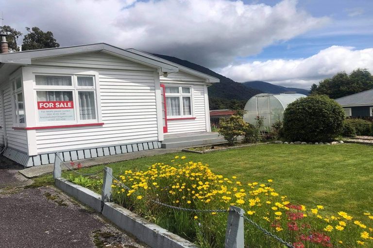 Photo of property in 7 Main Road, Fox Glacier, 7886