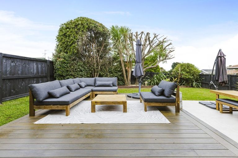 Photo of property in 9 Elrita Place, Conifer Grove, Takanini, 2112