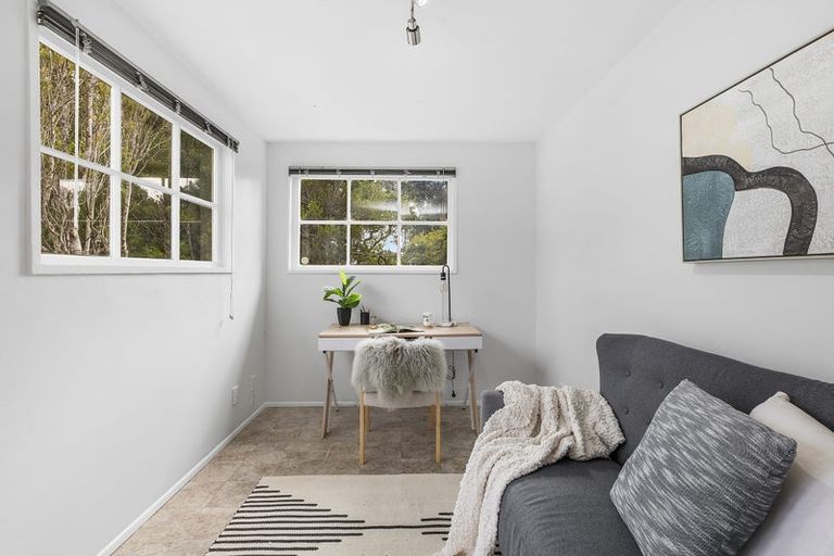 Photo of property in 18 Hampton Hill Road, Tawa, Wellington, 5028