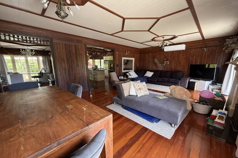 Photo of property in 57 Candia Road, Henderson Valley, Auckland, 0614