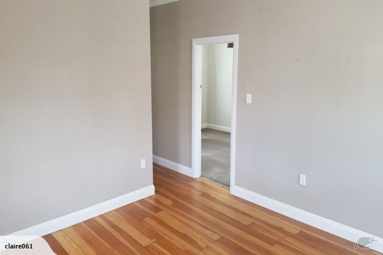 Photo of property in 25 Oxford Street, Fairfield, Hamilton, 3214