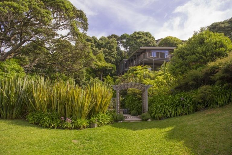 Photo of property in 40 Tutaritari Road, Hahei, Whitianga, 3591