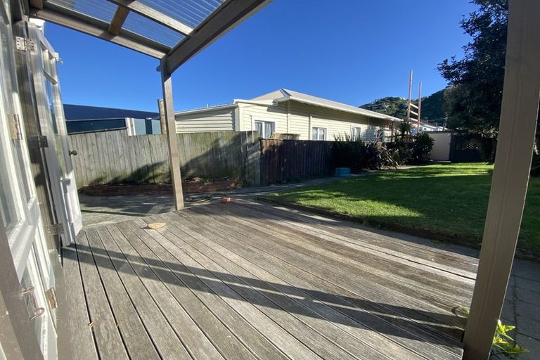 Photo of property in 103 Freyberg Street, Lyall Bay, Wellington, 6022