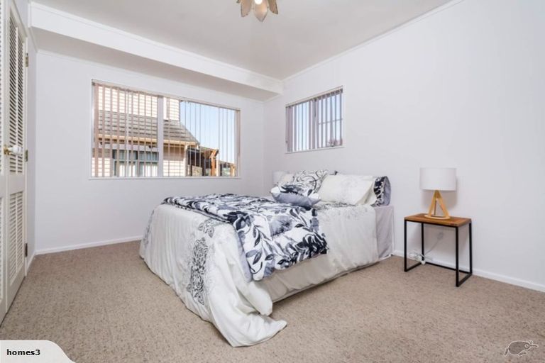 Photo of property in 1/71 Browns Bay Road, Browns Bay, Auckland, 0630