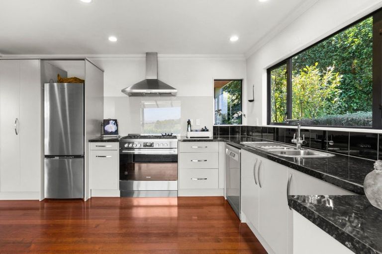 Photo of property in 65 Hikanui Drive, Havelock North, 4130