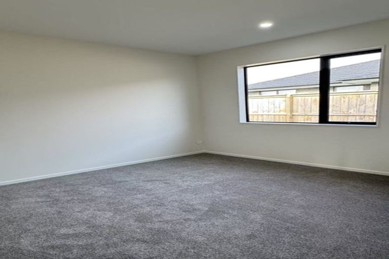 Photo of property in 5 Ritetai Street, Clarks Beach, 2122