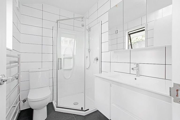 Photo of property in 215 Victoria Road, Devonport, Auckland, 0624