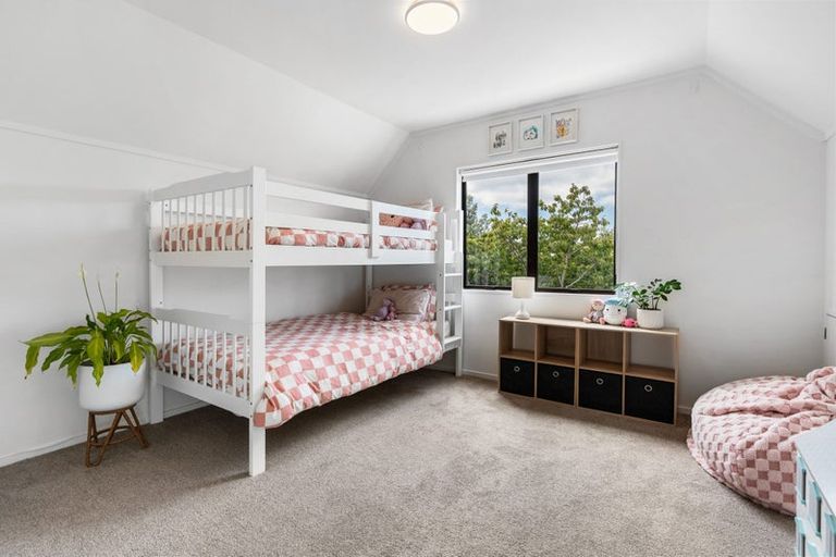 Photo of property in 2/13 Pinewood Grove, Botany Downs, Auckland, 2010