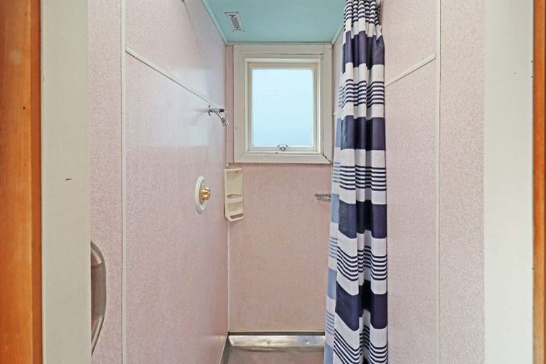 Photo of property in 28 Luxford Street, Berhampore, Wellington, 6023