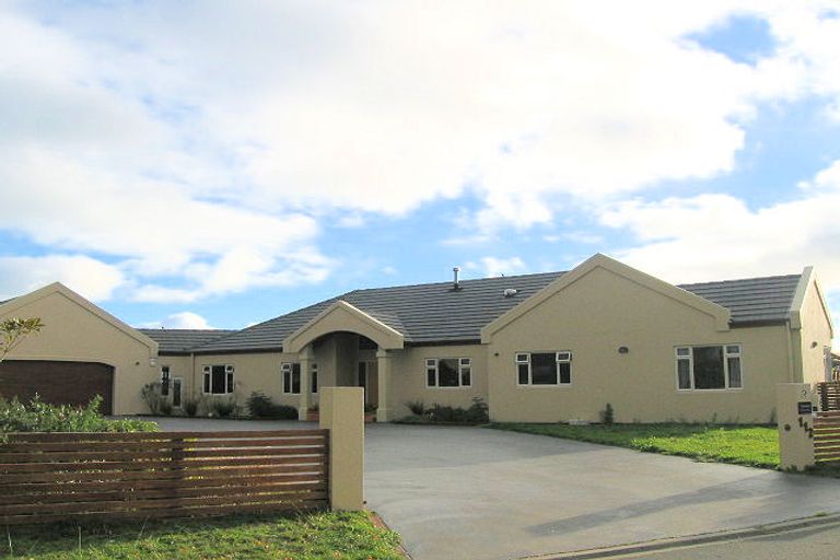 Photo of property in 112 Milne Drive, Paraparaumu, 5032