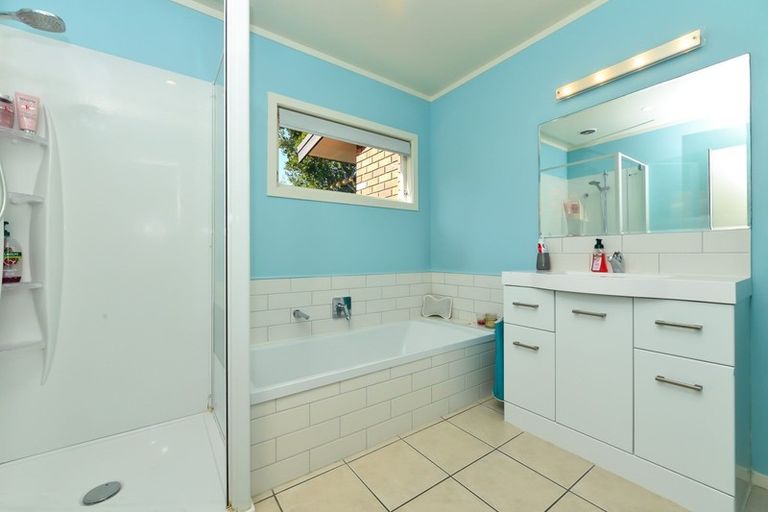 Photo of property in 15 Mclaren Place, Chedworth, Hamilton, 3210