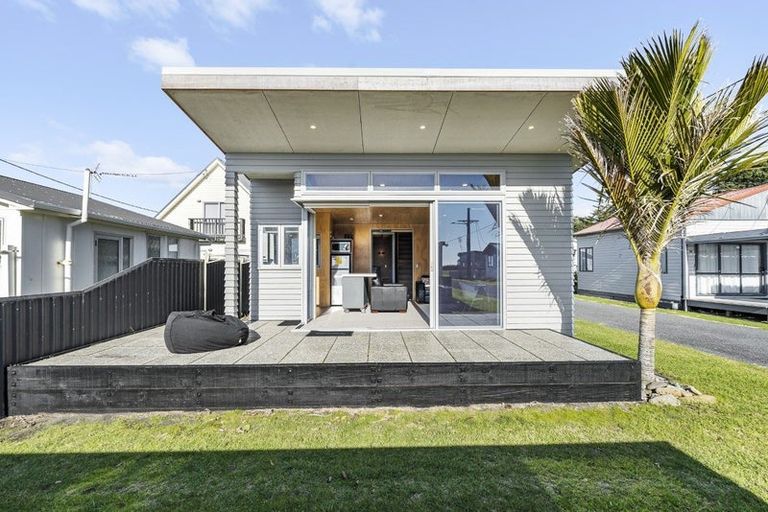 Photo of property in 29 Third Avenue, Urenui, 4377