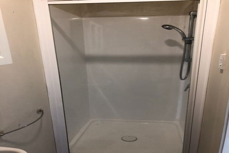 Photo of property in 6/4 Keeling Road, Henderson, Auckland, 0612