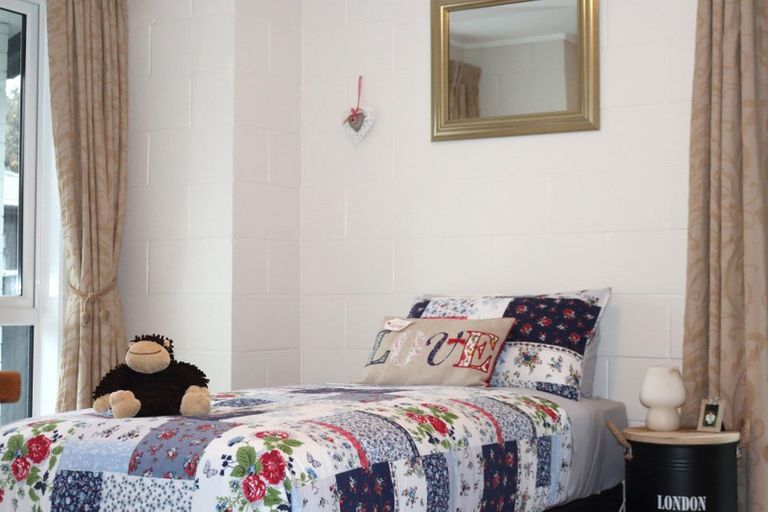 Photo of property in 18 Kauri Road, Waikanae, 5036