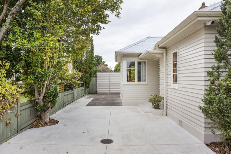 Photo of property in 59 Park Road, West End, Palmerston North, 4412