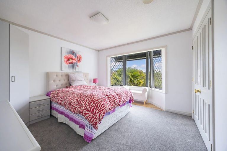 Photo of property in 17 Louise Place, Browns Bay, Auckland, 0630