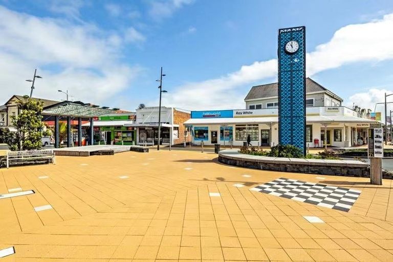 Photo of property in 30 Fernleigh Avenue, Waiuku, 2123