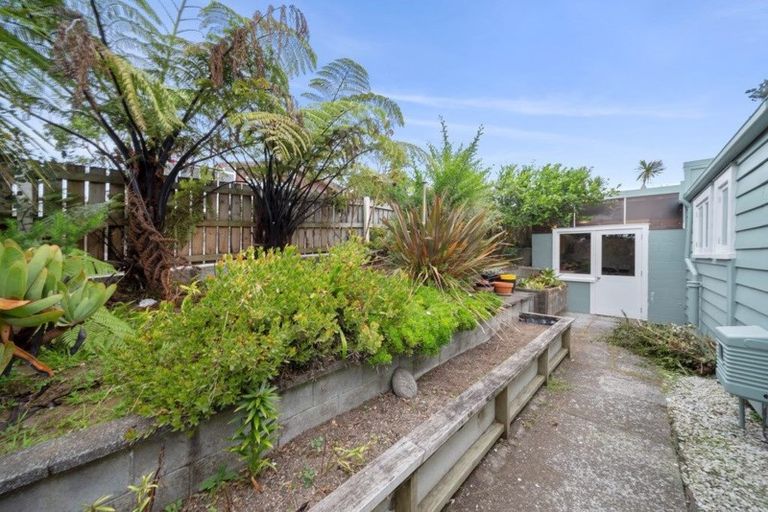 Photo of property in 9 Mayfair Place, Westown, New Plymouth, 4310