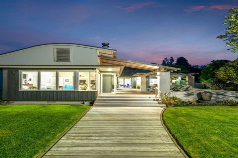 Photo of property in 12 Ardlui Avenue, Manly, Whangaparaoa, 0930