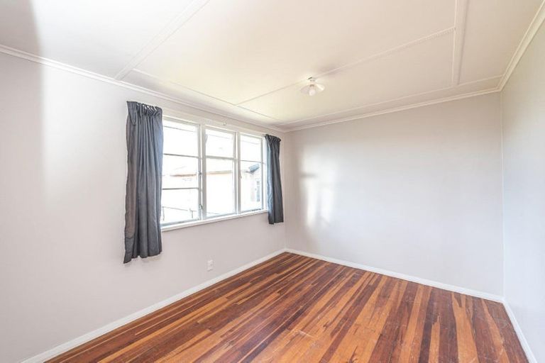 Photo of property in 12 Morgan Street, Castlecliff, Whanganui, 4501