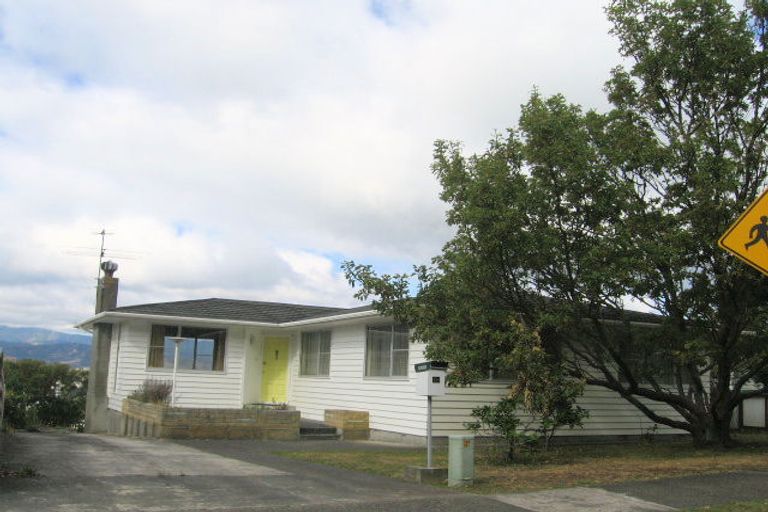 Photo of property in 68 Akaroa Drive, Maupuia, Wellington, 6022