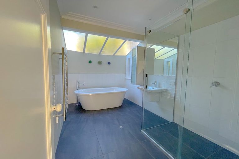 Photo of property in 15 Cambridge Terrace, Devonport, Auckland, 0624