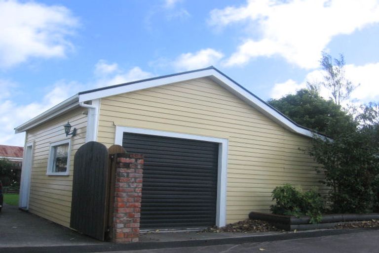 Photo of property in 4 Shamrock Street, Takaro, Palmerston North, 4412