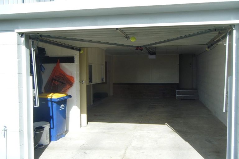 Photo of property in 1/84 Sylvan Avenue, Northcote, Auckland, 0627