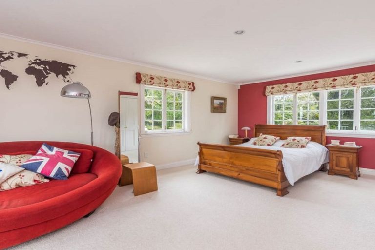 Photo of property in 467 Scenic Drive, Waiatarua, Auckland, 0612