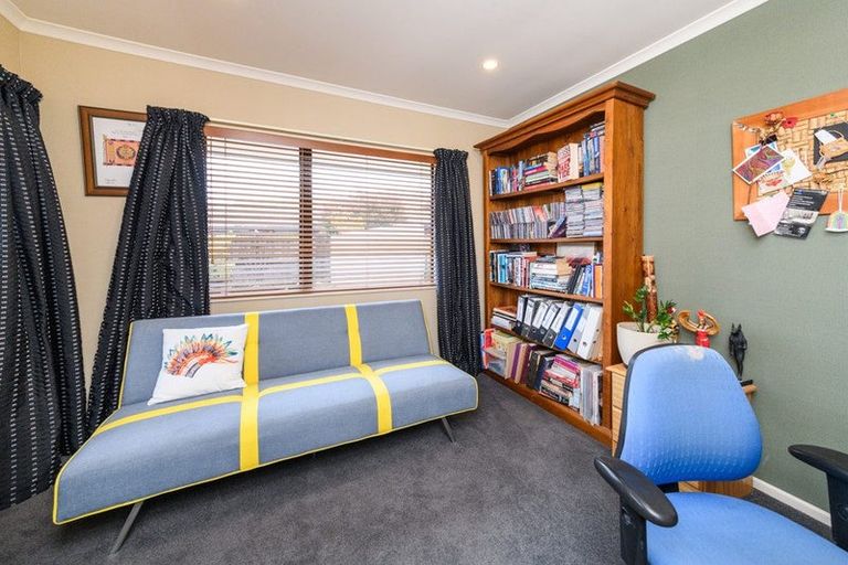 Photo of property in 54 Roberts Line, Kelvin Grove, Palmerston North, 4414
