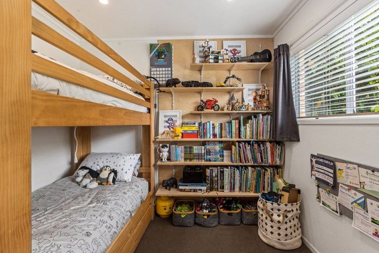 Photo of property in 5 Kotinga Avenue, Glen Eden, Auckland, 0602