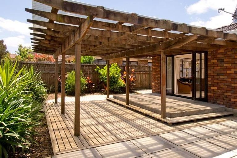 Photo of property in 2/9 Kallaroo Place, Botany Downs, Auckland, 2010