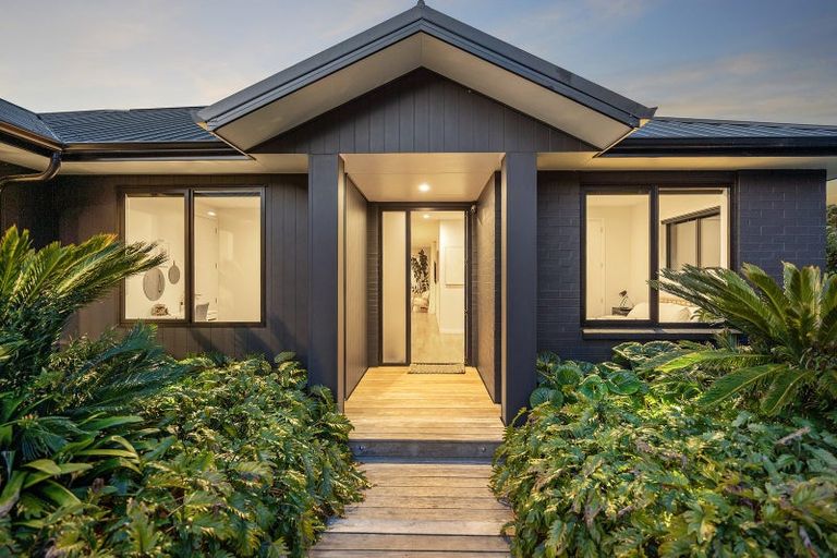 Photo of property in 92 Durey Road, Dairy Flat, Albany, 0792