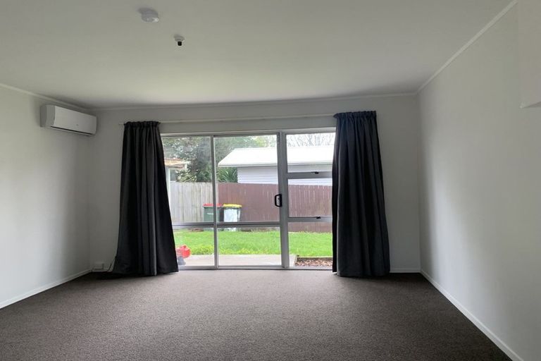 Photo of property in 3/11 Alston Avenue, Kelston, Auckland, 0602
