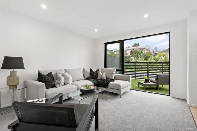 Photo of property in 35 Lewis Road, Pakuranga, Auckland, 2010