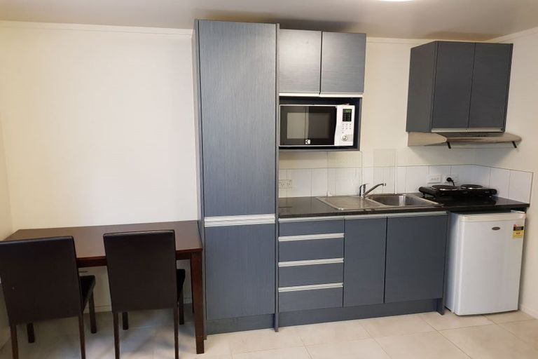 Photo of property in 8d Schnapper Rock Road, Schnapper Rock, Auckland, 0632