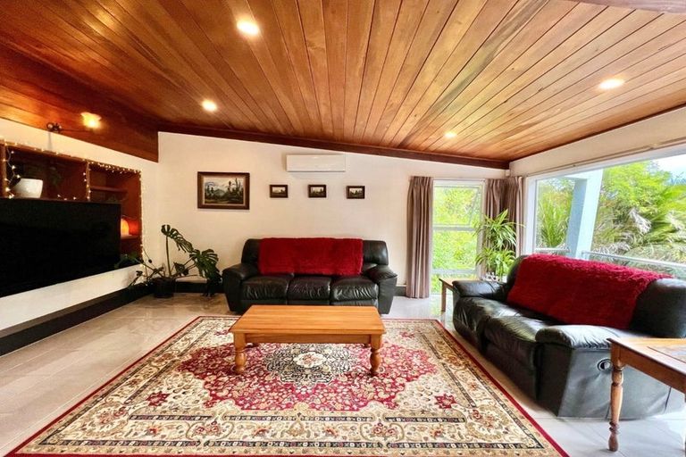 Photo of property in 14 Titirangi Beach Road, Titirangi, Auckland, 0604