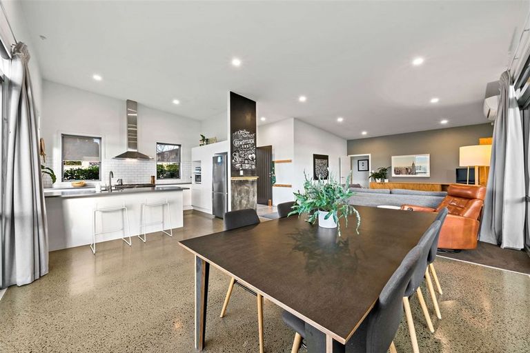 Photo of property in 12b Chapman Road, Te Atatu Peninsula, Auckland, 0610