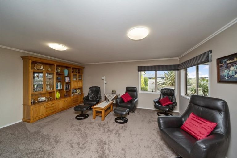 Photo of property in 8 Larlin Heights, Hawera, 4675
