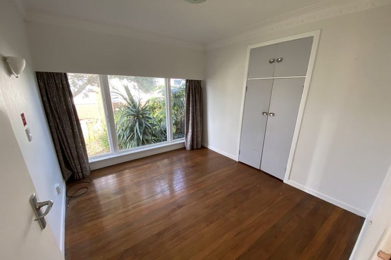 Photo of property in 35 Archibald Road, Kelston, Auckland, 0602