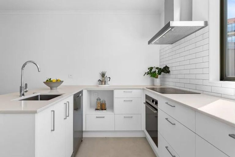 Photo of property in 16 Hema Road, Hobsonville, Auckland, 0616