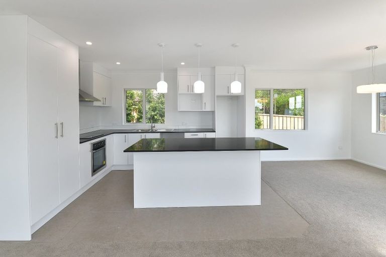 Photo of property in 55a Wade River Road, Stanmore Bay, Whangaparaoa, 0932