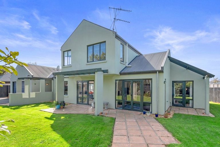 Photo of property in 23 Coates Place, Rangiora, 7400