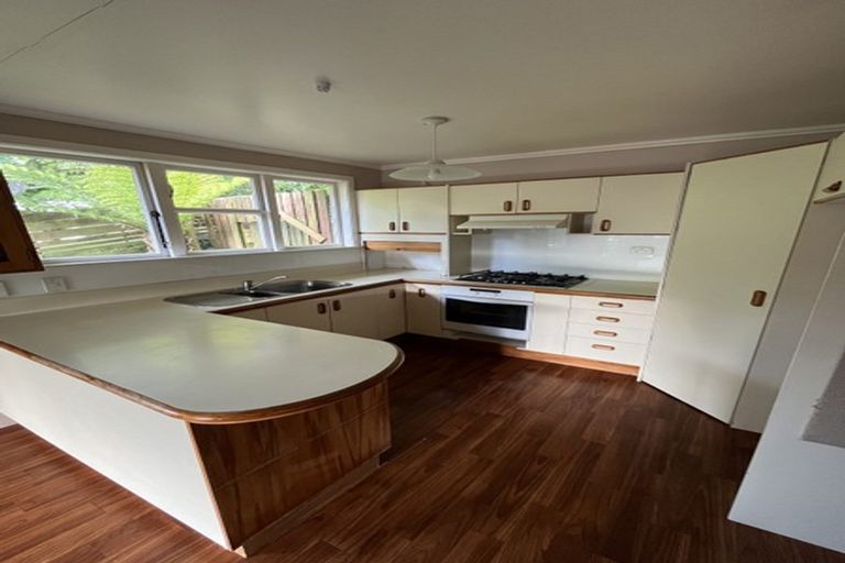 Photo of property in 21 Wakely Road, Newlands, Wellington, 6037