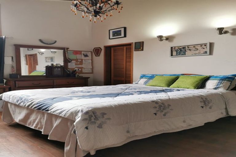 Photo of property in 40a Staincross Street, Green Bay, Auckland, 0604