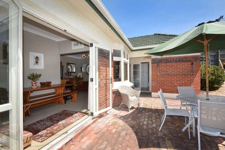 Photo of property in 64 Middleton Road, Kew, Dunedin, 9012