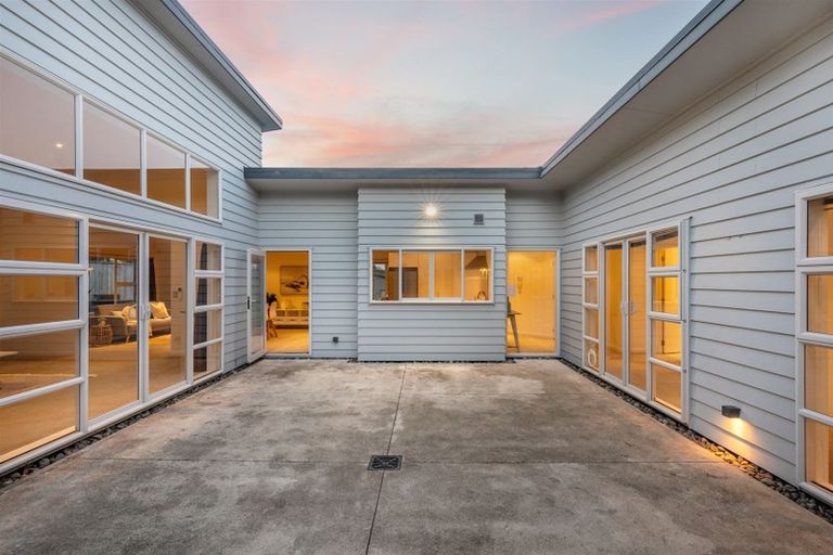 Photo of property in 18 Dusky Crescent, Aotea, Porirua, 5024