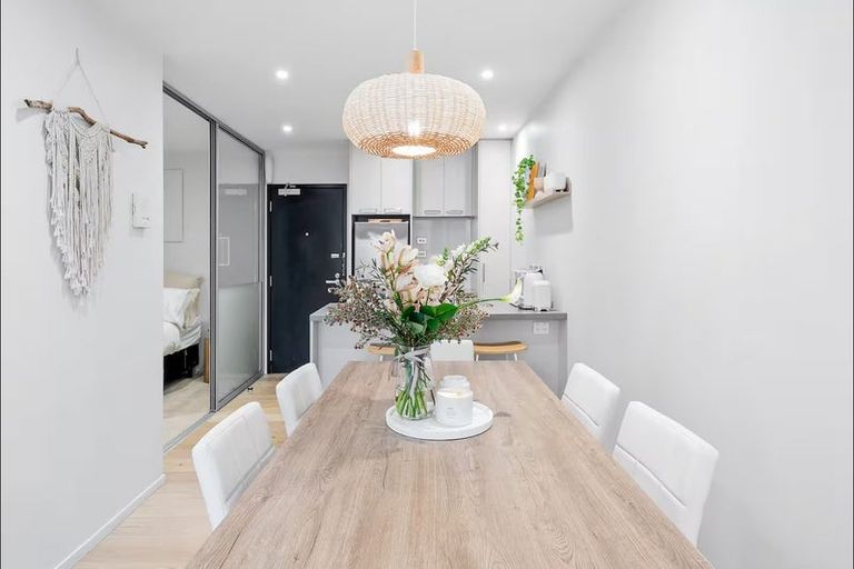 Photo of property in Queen's Residences, 201/8 Airedale Street, Auckland Central, Auckland, 1010