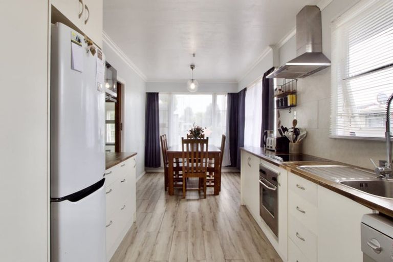 Photo of property in 15 Barrett Road, Whalers Gate, New Plymouth, 4310