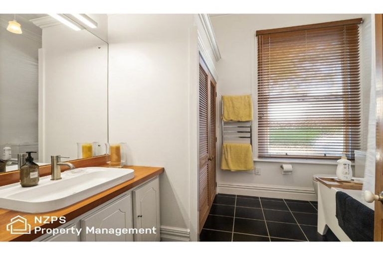 Photo of property in 44 Glendevon Place, Vauxhall, Dunedin, 9013